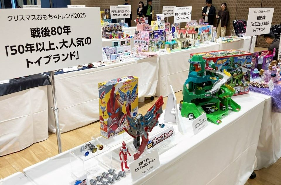戦後80年の今年、クリスマス商戦の主役はロングセラーブランドの最新商品の写真画像