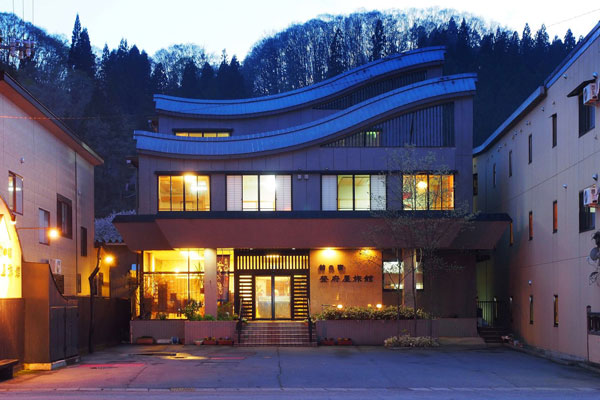 小野小町ゆかりの小野川温泉で江戸時代中期から続く登府屋旅館