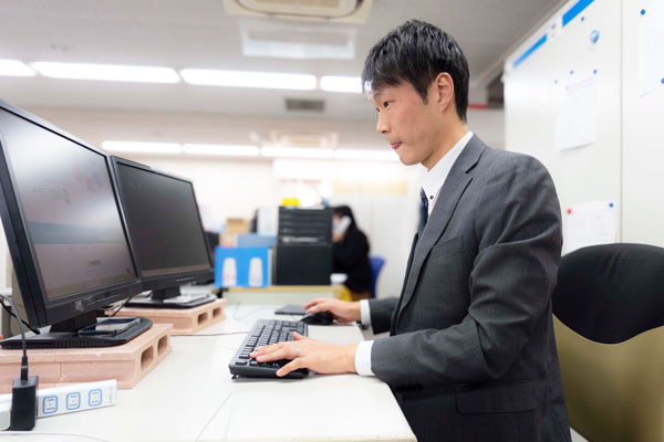 「電気のほかにも、水道や資材の使用量といったものも含めて、各工場の省エネ委員が削減量を可視化できるように整備しています。対価として従業員に還元することができれば、達成に向けたモチベーションに繋がると思います」（徐氏）