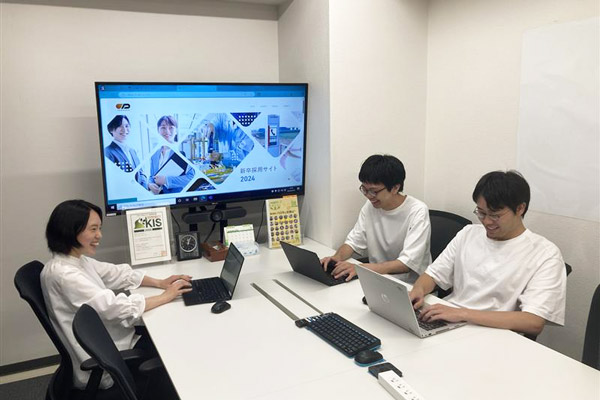 若い社員に責任のある仕事を任せている