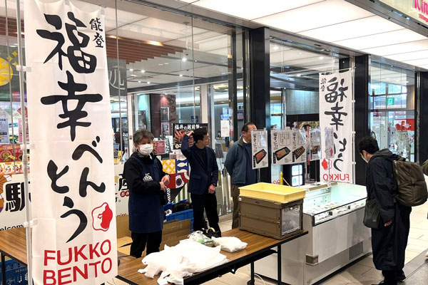 金沢駅で行われた販売会