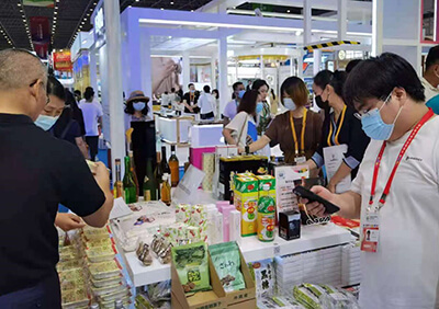 海南島で開催された第1回中国国際消費品博覧会で沖縄の商品は注目の的