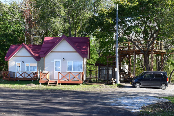 知床ごんた村に設けられたコテージ。最大5人が宿泊できる