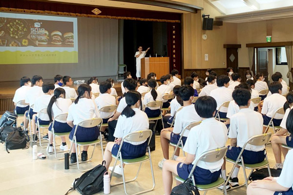 アントレプレナーシップ人材育成プログラムの推進大使として講演を行う