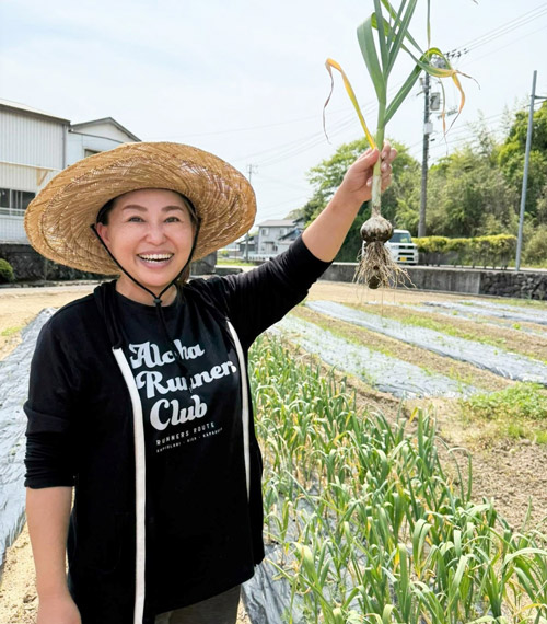有機栽培農業で野菜作りに取り組む森本氏