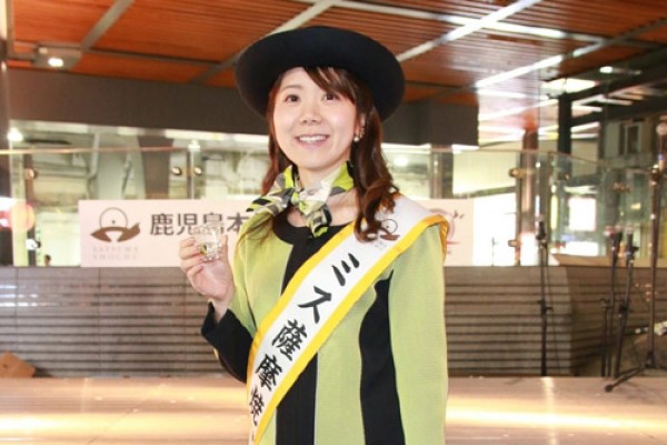 冨永氏はミス薩摩焼酎をつとめた