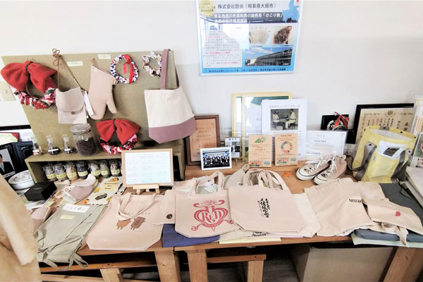 のこり染の商品の数々