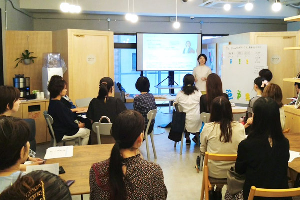 「CREATIVE ROOM」で開催されている「Bloom福岡」の勉強会